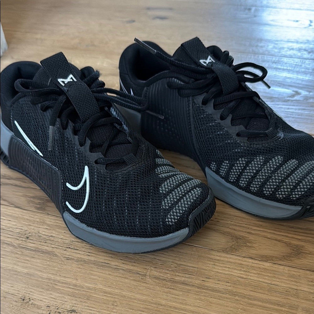 Nike Metcon Black and Gray Sneakers